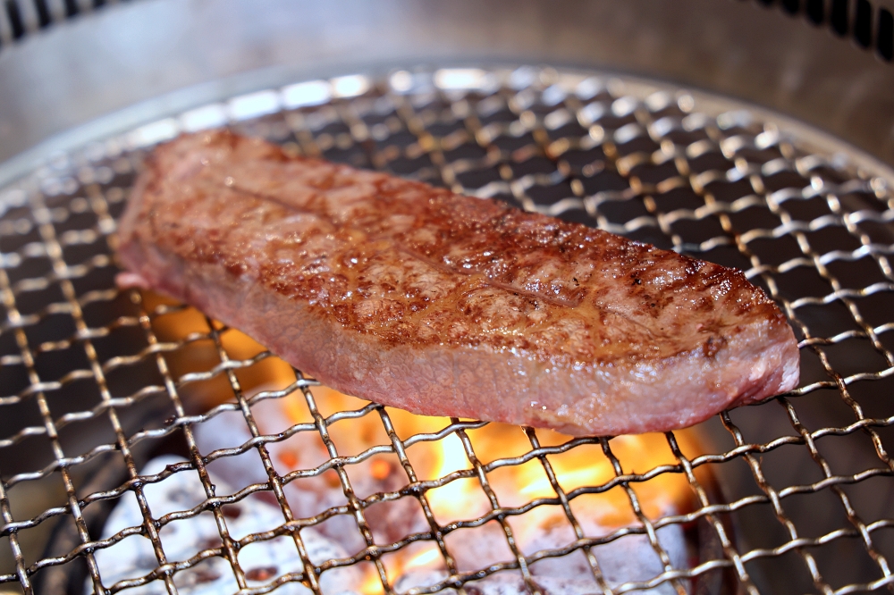 山鯨燒肉漢口店 | 有包廂服務也有專人代烤的台中燒肉店，穿和服吃燒肉拍美照好有趣