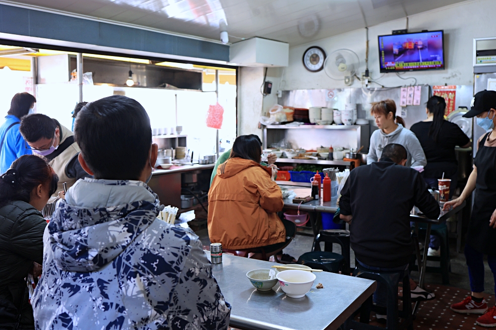 阿美姐早午餐 | 北屯國校巷炒麵，必點三寶炒麵、滷肉飯、豬血湯，銅板價早午餐