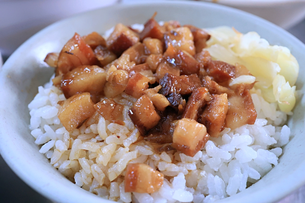 阿美姐早午餐 | 北屯國校巷炒麵，必點三寶炒麵、滷肉飯、豬血湯，銅板價早午餐