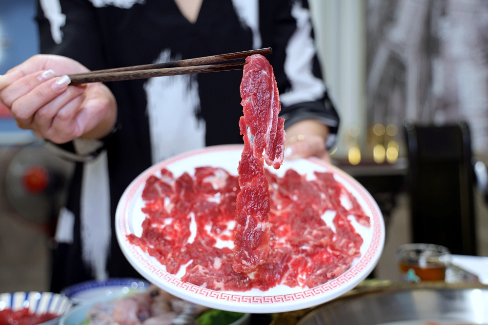 張飛重慶老火鍋台中 | 正宗四川闆娘超懂辛香料，道地重慶麻辣鍋台中吃這間，老饕都說讚