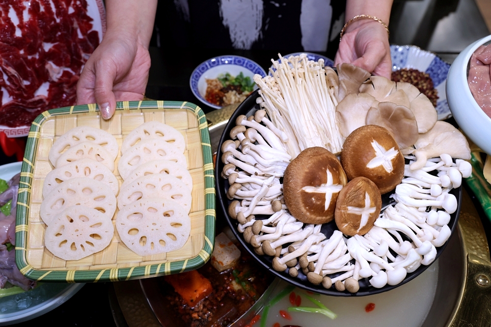 張飛重慶老火鍋台中 | 正宗四川闆娘超懂辛香料，道地重慶麻辣鍋台中吃這間，老饕都說讚