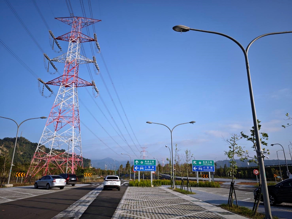 探索東草屯休息站：國道6號唯一休息站，還能賞九九峰