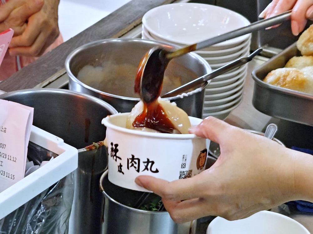 王哥肉丸向上店 | 天天都排隊的台中脆皮肉圓，向上市場美食