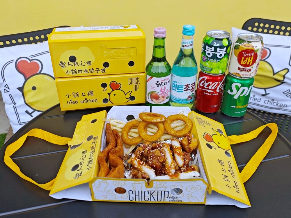 小雞上樓CHICK UP台中榮華富櫃店 | 野餐風韓式炸雞進軍台中，大塊去骨腿肉好啾西