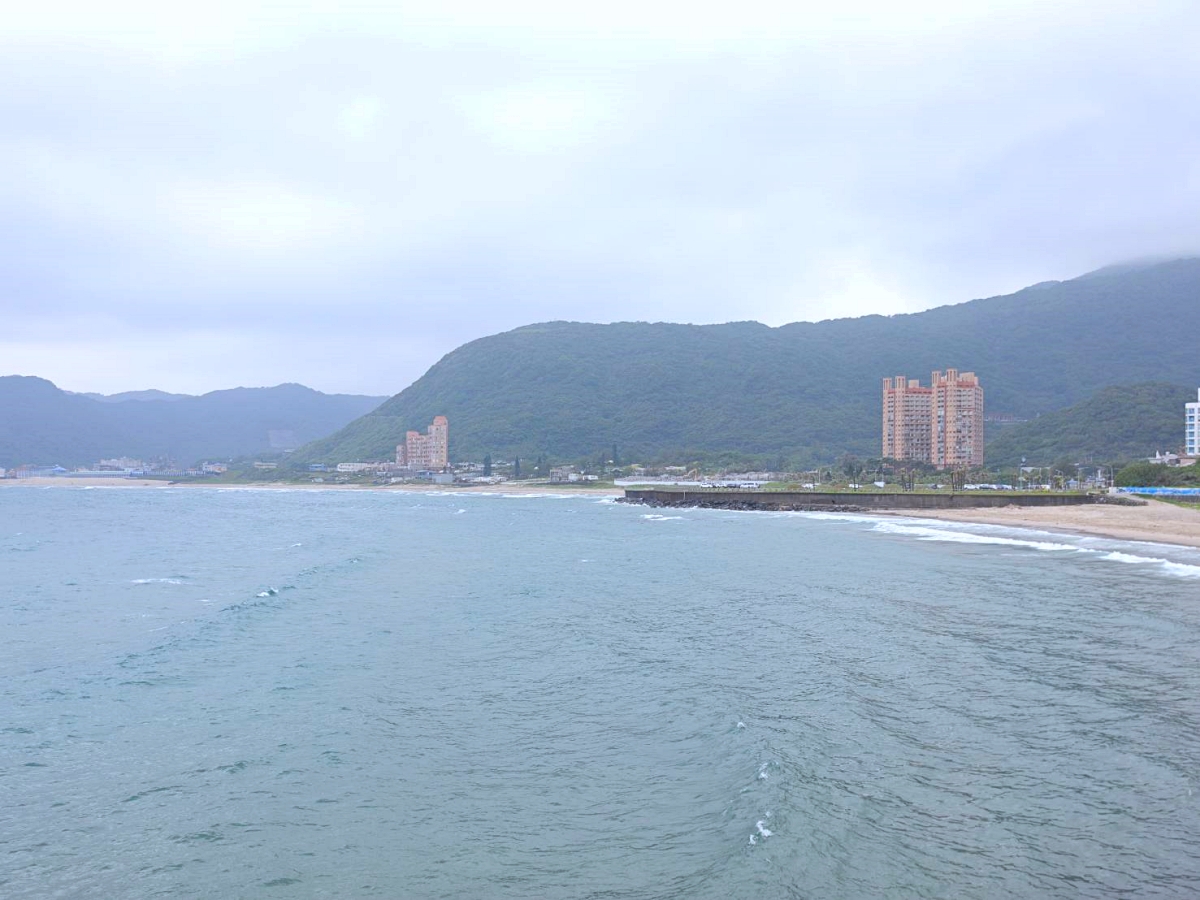 龜吼漁夫市集 | 海景第一排吃海鮮超有fu~萬里蟹造型好可愛，1樓活海鮮2樓代客料理，北海岸吃海鮮來這就對了