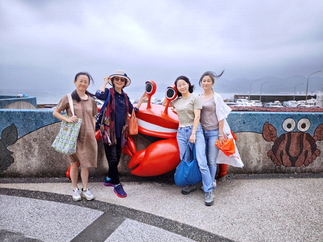 龜吼漁夫市集 | 海景第一排吃海鮮超有fu~萬里蟹造型好可愛，1樓活海鮮2樓代客料理，北海岸吃海鮮來這就對了