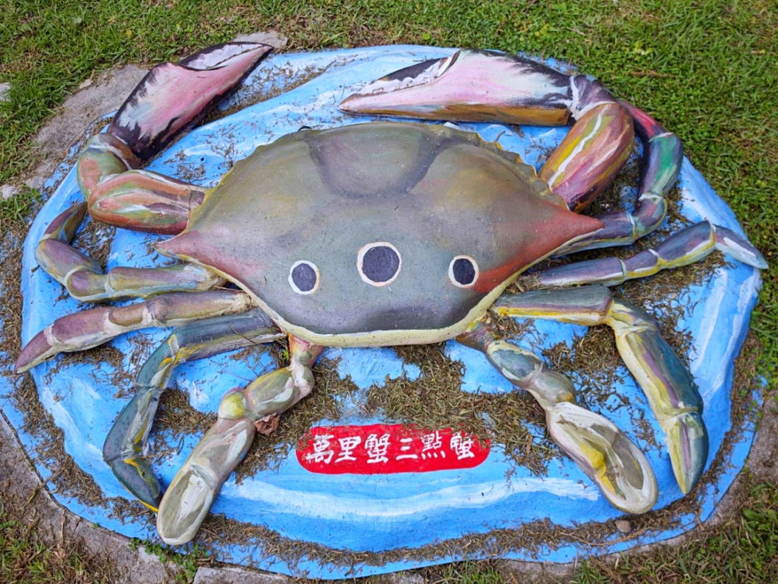 龜吼漁夫市集 | 海景第一排吃海鮮超有fu~萬里蟹造型好可愛，1樓活海鮮2樓代客料理，北海岸吃海鮮來這就對了