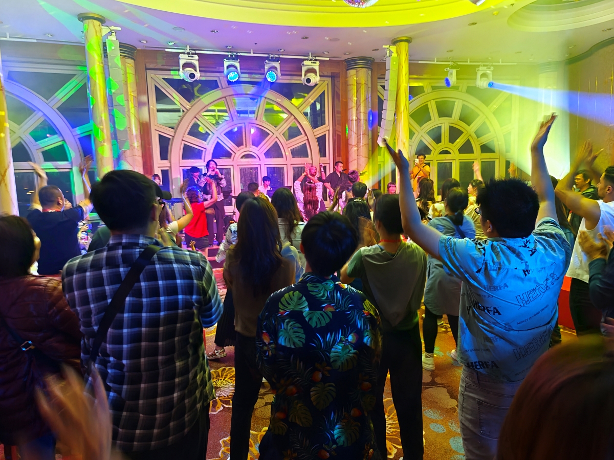 麗星郵輪6天5夜大阪高知 | 變心改愛海景房,泳池泡沫派對、甲板靜音派對就是嗨,還有海豚跳躍,許願住皇宮套房 麗星郵輪6天5夜大阪高知 | 變心改愛海景房,泳池泡沫派對、甲板靜音派對就是嗨,還有海豚跳躍,許願住皇宮套房