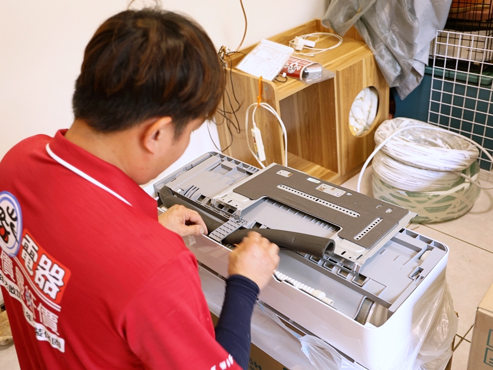 夏天裝冷氣推薦 | 小蔡電器專業安裝，價格透明、獨家3年安裝保固，網友激推首選