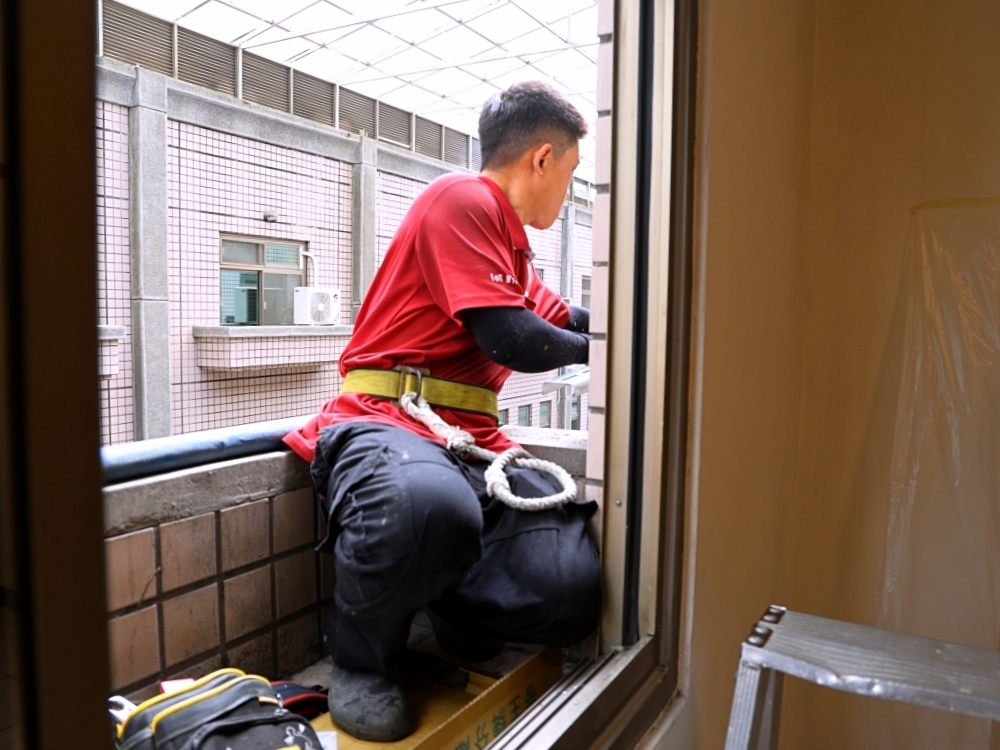 夏天裝冷氣推薦 | 小蔡電器專業安裝，價格透明、獨家3年安裝保固，網友激推首選
