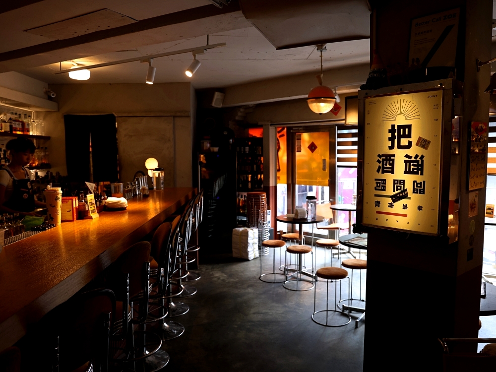 西門町人氣酒吧 無心戒酒互助會武昌分會，巨無霸大酒缸太浮誇