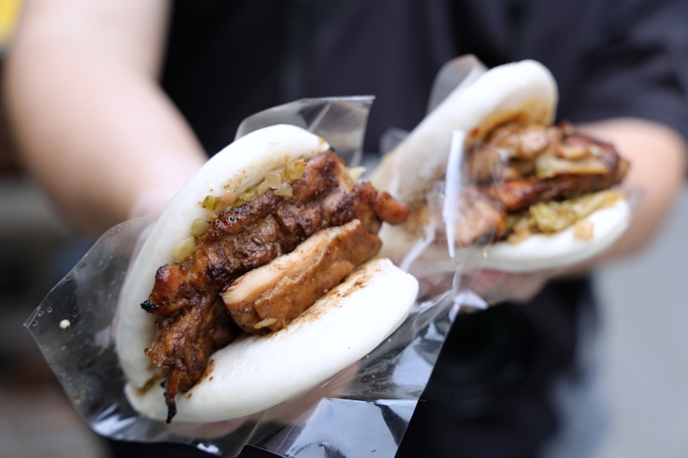 在地人激推！台中第五市場興燒肉超厚雞腿割包，銅板價美味必吃！