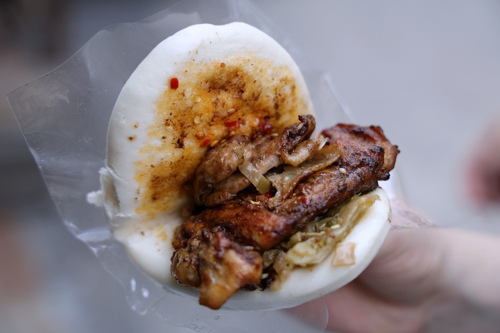 在地人激推！台中第五市場興燒肉超厚雞腿割包，銅板價美味必吃！