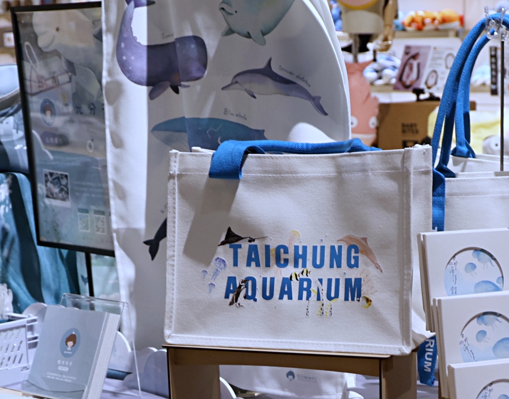台中海洋館有什麼好買？台中海洋館限定商品、海洋主題商品都好燒啊！