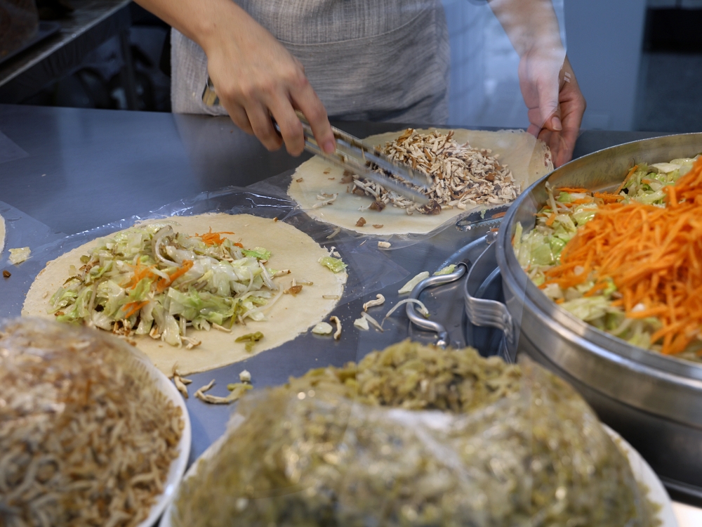 潤餅世家｜30年潤餅老店爆餡潤餅好大捲，還有濃濃花生香的冰淇淋潤餅