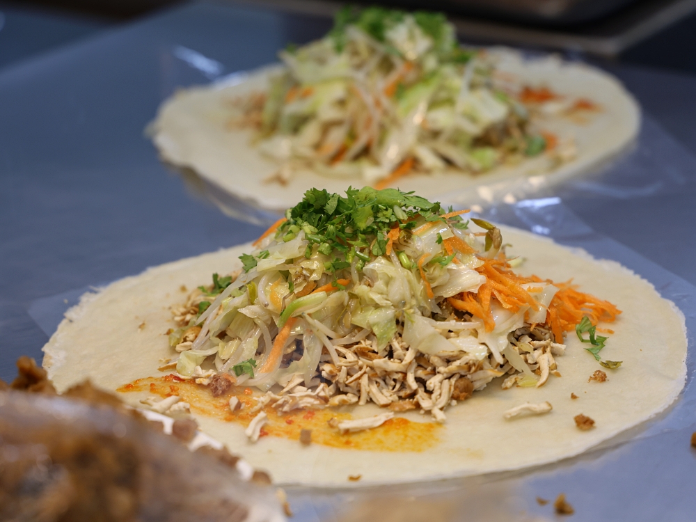 潤餅世家｜30年潤餅老店爆餡潤餅好大捲，還有濃濃花生香的冰淇淋潤餅