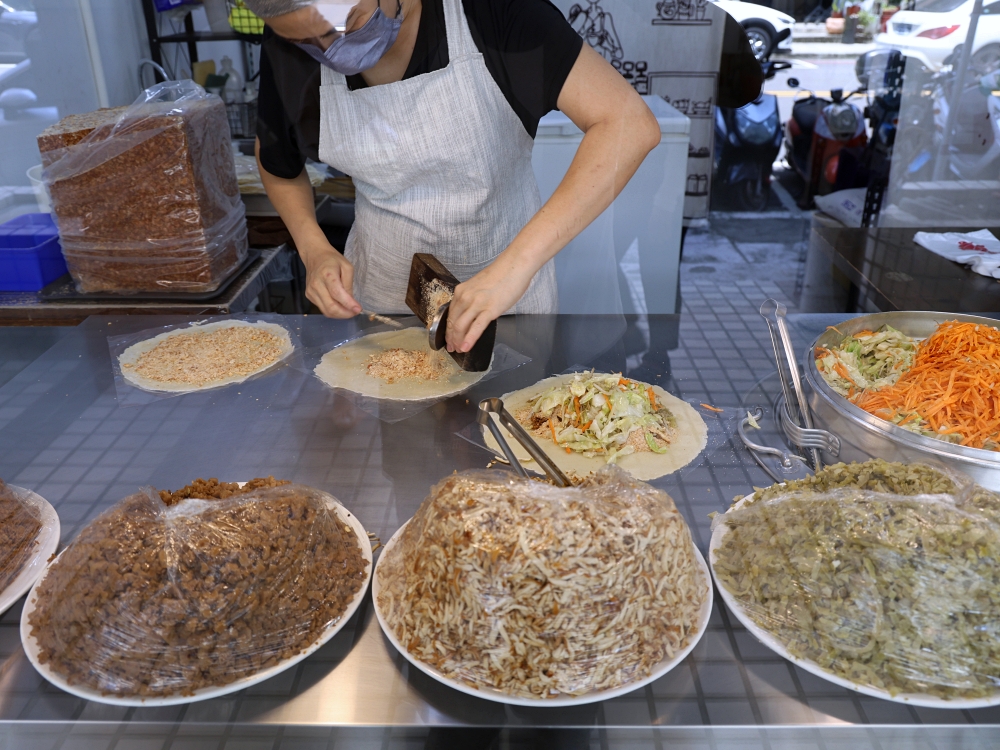 潤餅世家｜30年潤餅老店爆餡潤餅好大捲，還有濃濃花生香的冰淇淋潤餅