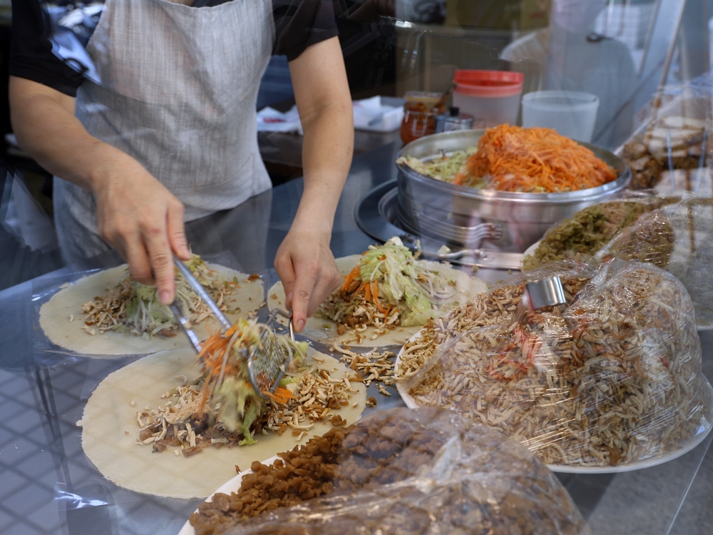 潤餅世家｜30年潤餅老店爆餡潤餅好大捲，還有濃濃花生香的冰淇淋潤餅