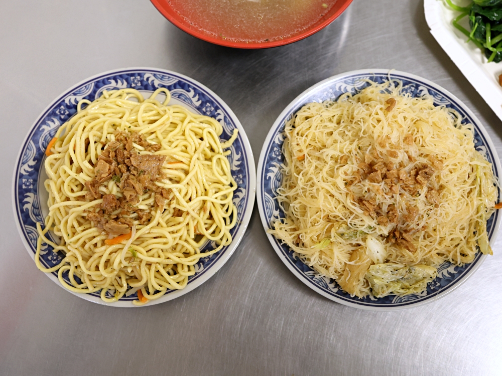 發居齋素食｜黎明路素食推薦！炒米粉、炒麵30元，爆量登場，還有免費湯品，銅板價也能吃超飽