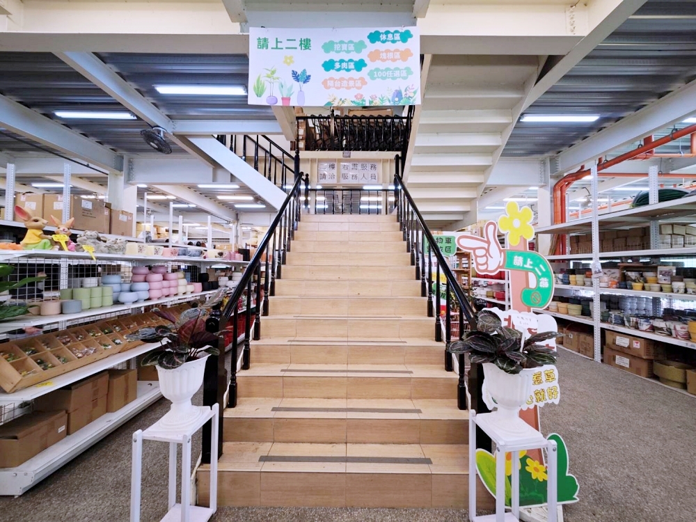 旋轉花市 | 兩層樓多肉、觀葉、空鳳超好逛,有免費停車、換盆服務,植物控必逛台中花市 旋轉花市 | 兩層樓多肉、觀葉、空鳳超好逛,有免費停車、換盆服務,植物控必逛台中花市