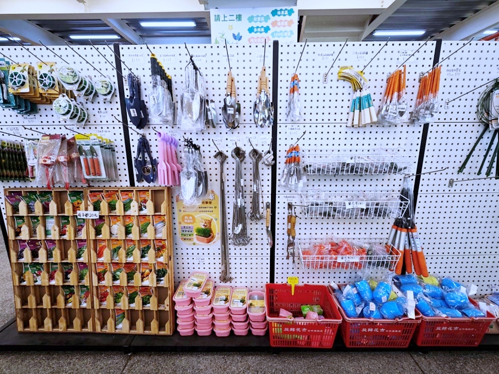 旋轉花市 | 兩層樓多肉、觀葉、空鳳超好逛,有免費停車、換盆服務,植物控必逛台中花市 旋轉花市 | 兩層樓多肉、觀葉、空鳳超好逛,有免費停車、換盆服務,植物控必逛台中花市