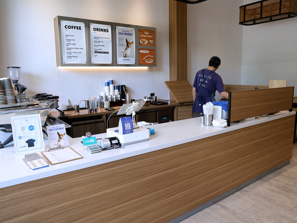ABG Coffee 台中公益店 | 純白系文青風,台中不限時咖啡館,也是寵物友善咖啡館 ABG Coffee 台中公益店 | 純白系文青風,台中不限時咖啡館,也是寵物友善咖啡館