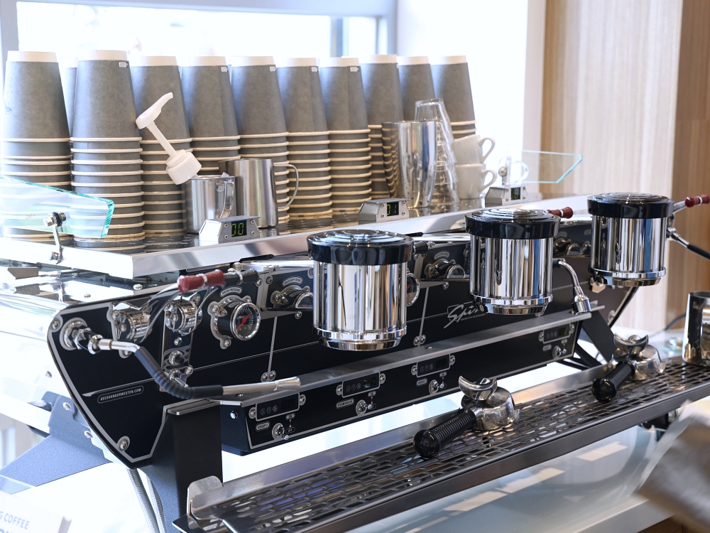 ABG Coffee 台中公益店 | 純白系文青風,台中不限時咖啡館,也是寵物友善咖啡館 ABG Coffee 台中公益店 | 純白系文青風,台中不限時咖啡館,也是寵物友善咖啡館