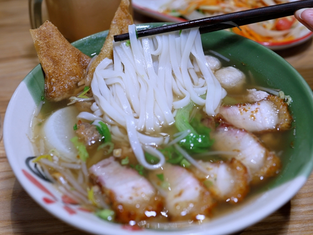 清邁米粉湯 | 泰味爆棚!必點脆皮燒肉米粉湯,向上市場美食多一間 清邁米粉湯 | 泰味爆棚!必點脆皮燒肉米粉湯,向上市場美食多一間