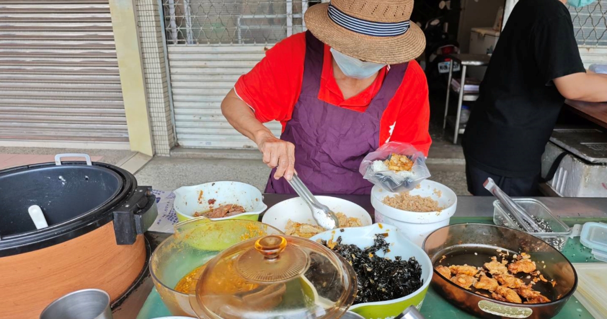 青海路日式飯糰 | 壽司米包卜肉、厚蛋燒，懂吃就懂的台中必吃飯糰~