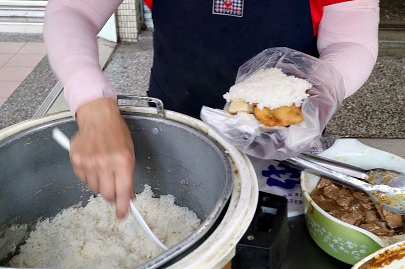 青海路日式飯糰 | 壽司米包卜肉、厚蛋燒，懂吃就懂的台中必吃飯糰~