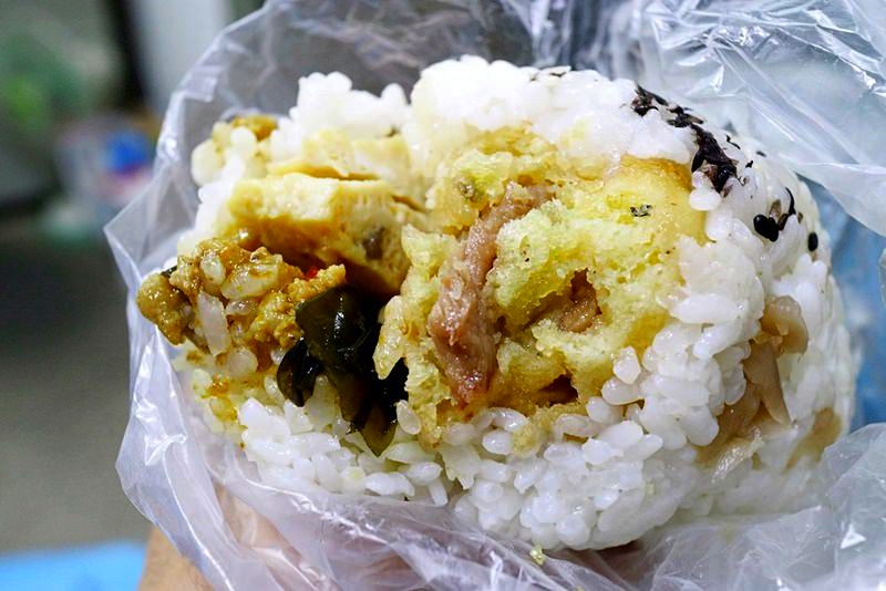 青海路日式飯糰 | 壽司米包卜肉、厚蛋燒，懂吃就懂的台中必吃飯糰~