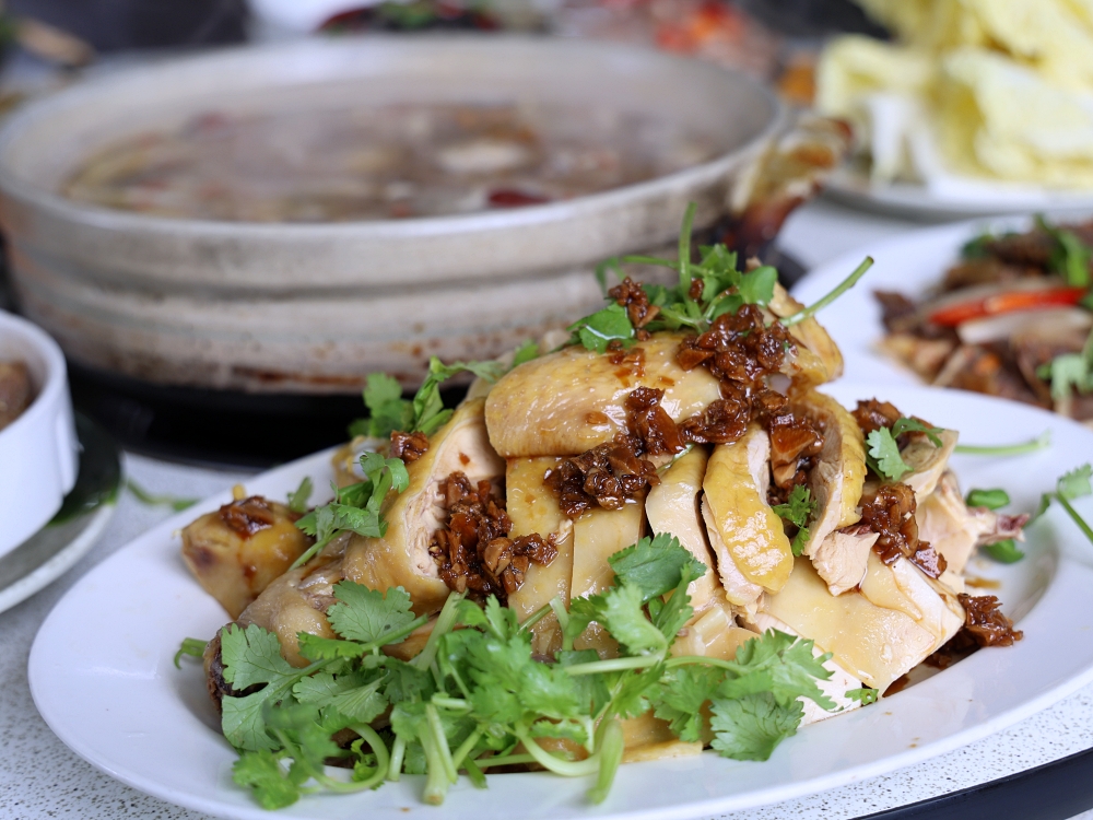 廣式養生功夫椰子雞 | 100%純椰汁湯頭好清甜,台中熱年菜10道餐桌大爆滿 廣式養生功夫椰子雞 | 100%純椰汁湯頭好清甜,台中熱年菜10道餐桌大爆滿