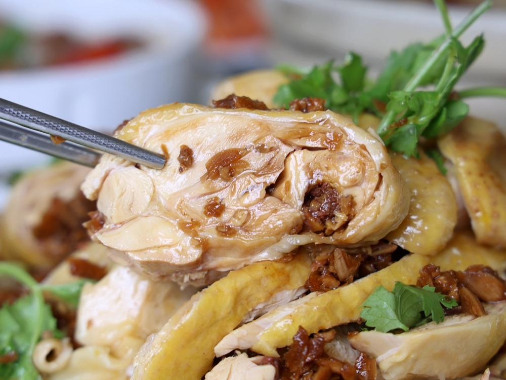 廣式養生功夫椰子雞 | 100%純椰汁湯頭好清甜,台中熱年菜10道餐桌大爆滿 廣式養生功夫椰子雞 | 100%純椰汁湯頭好清甜,台中熱年菜10道餐桌大爆滿