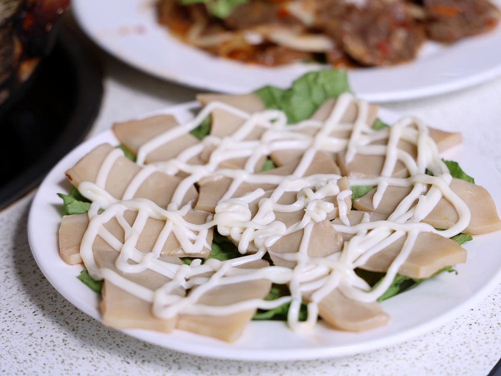 廣式養生功夫椰子雞 | 100%純椰汁湯頭好清甜,台中熱年菜10道餐桌大爆滿 廣式養生功夫椰子雞 | 100%純椰汁湯頭好清甜,台中熱年菜10道餐桌大爆滿