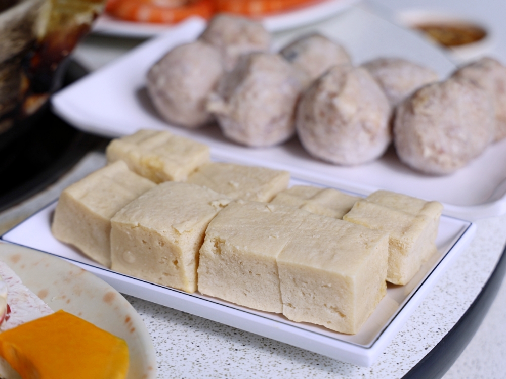 廣式養生功夫椰子雞 | 100%純椰汁湯頭好清甜,台中熱年菜10道餐桌大爆滿 廣式養生功夫椰子雞 | 100%純椰汁湯頭好清甜,台中熱年菜10道餐桌大爆滿