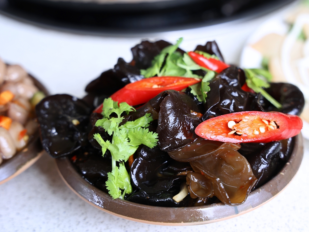 廣式養生功夫椰子雞 | 100%純椰汁湯頭好清甜,台中熱年菜10道餐桌大爆滿 廣式養生功夫椰子雞 | 100%純椰汁湯頭好清甜,台中熱年菜10道餐桌大爆滿