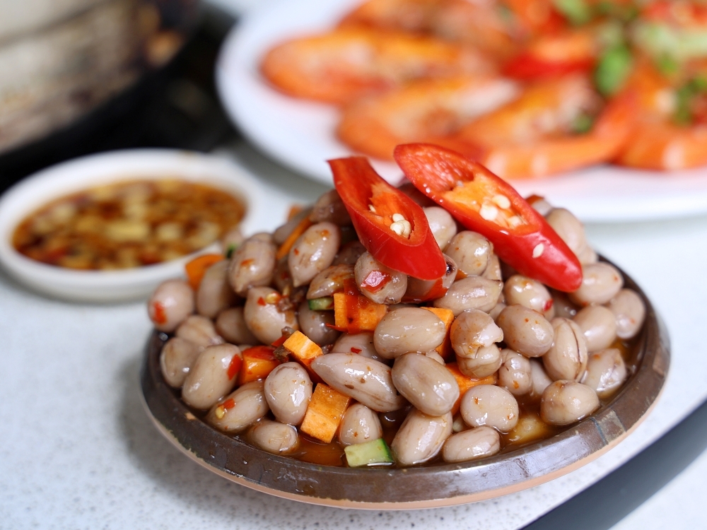廣式養生功夫椰子雞 | 100%純椰汁湯頭好清甜,台中熱年菜10道餐桌大爆滿 廣式養生功夫椰子雞 | 100%純椰汁湯頭好清甜,台中熱年菜10道餐桌大爆滿