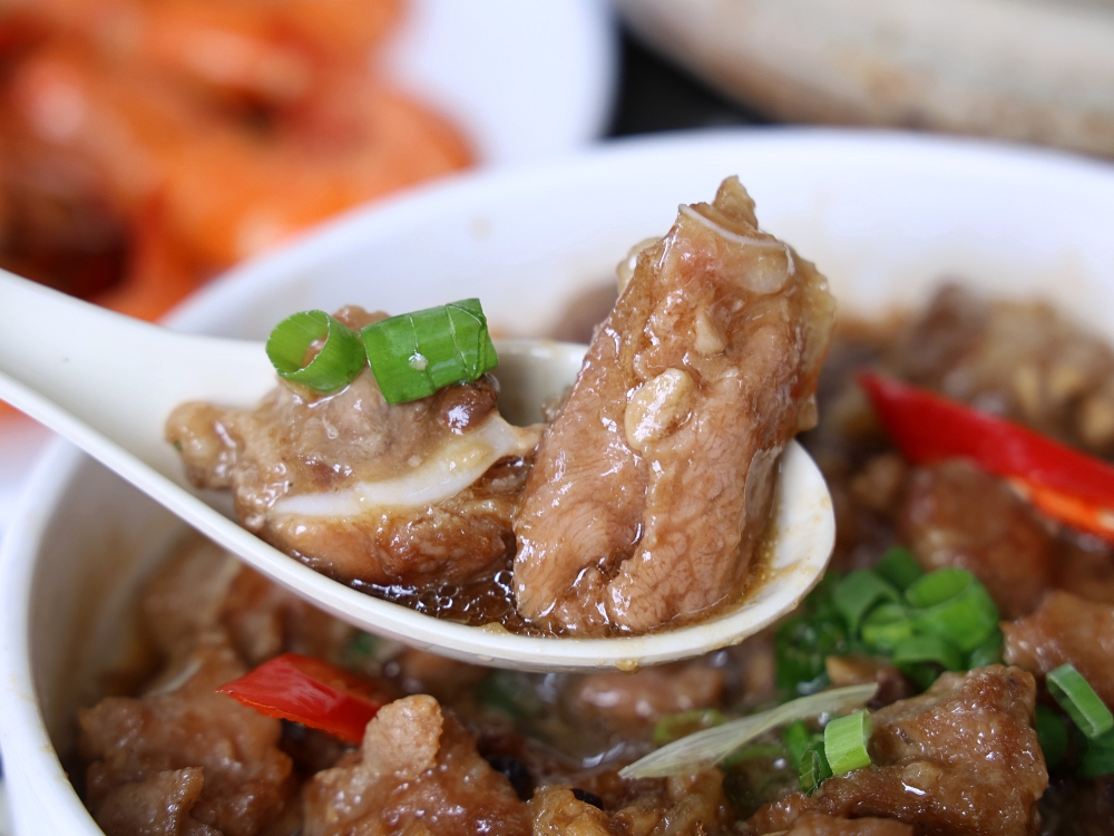 廣式養生功夫椰子雞 | 100%純椰汁湯頭好清甜,台中熱年菜10道餐桌大爆滿 廣式養生功夫椰子雞 | 100%純椰汁湯頭好清甜,台中熱年菜10道餐桌大爆滿