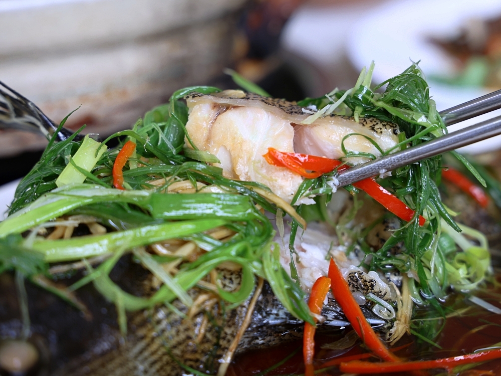 廣式養生功夫椰子雞 | 100%純椰汁湯頭好清甜,台中熱年菜10道餐桌大爆滿 廣式養生功夫椰子雞 | 100%純椰汁湯頭好清甜,台中熱年菜10道餐桌大爆滿