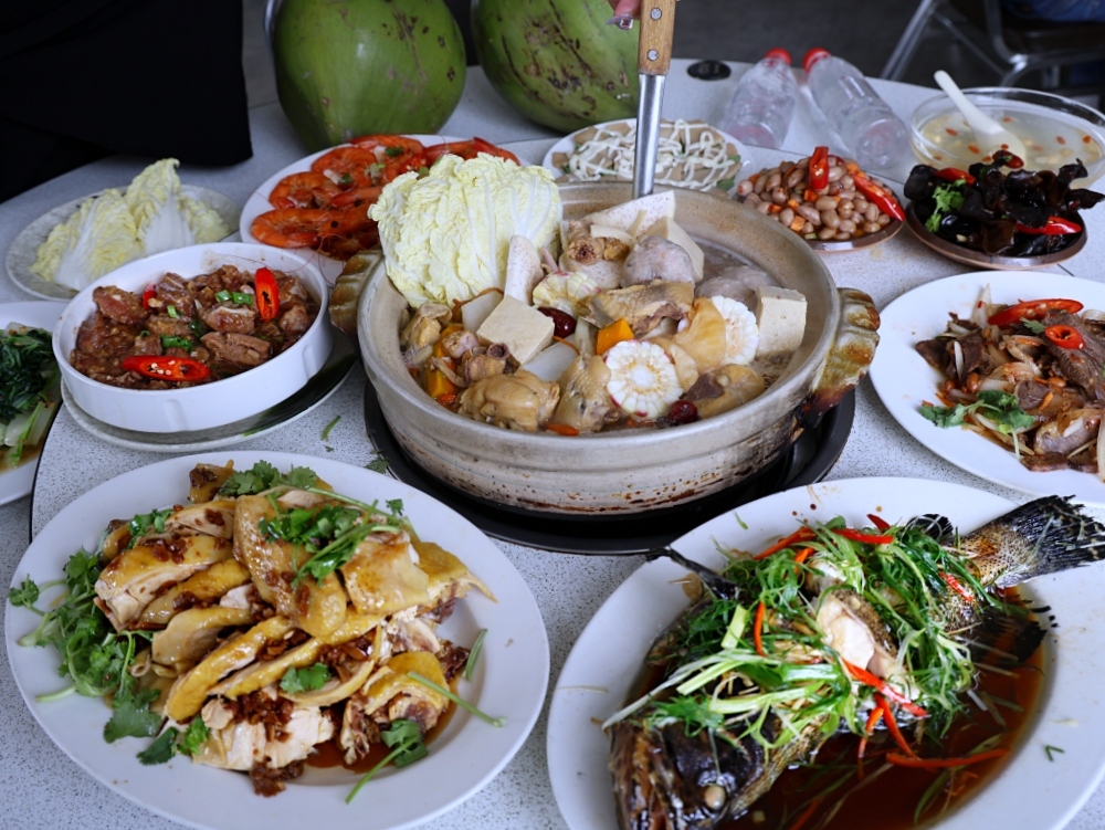 廣式養生功夫椰子雞 | 100%純椰汁湯頭好清甜,台中熱年菜10道餐桌大爆滿 廣式養生功夫椰子雞 | 100%純椰汁湯頭好清甜,台中熱年菜10道餐桌大爆滿