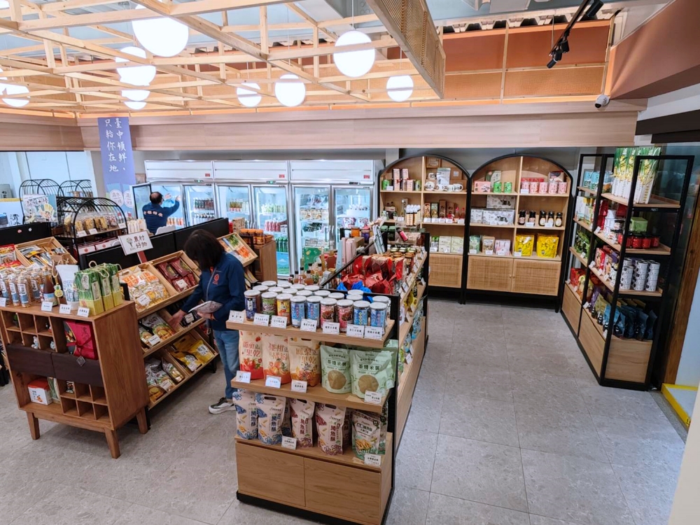 清水區農會休閒觀光園區 完整攻略 | 老穀倉蛻變成台中海線免費新景點，相當接地氣好拍又好買