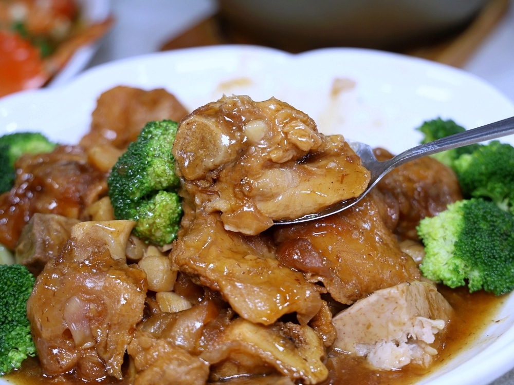 大祥海鮮燒鵝 2026 台中外帶熱年菜｜8888 元 7 道圍爐現煮年菜澎湃上桌