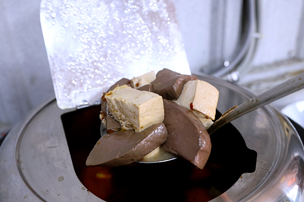 十三涮四川料理 | 重慶老火鍋祖傳湯底香麻不嗆，全台唯一麻辣鐵鍬海鮮，自助吧無限吃