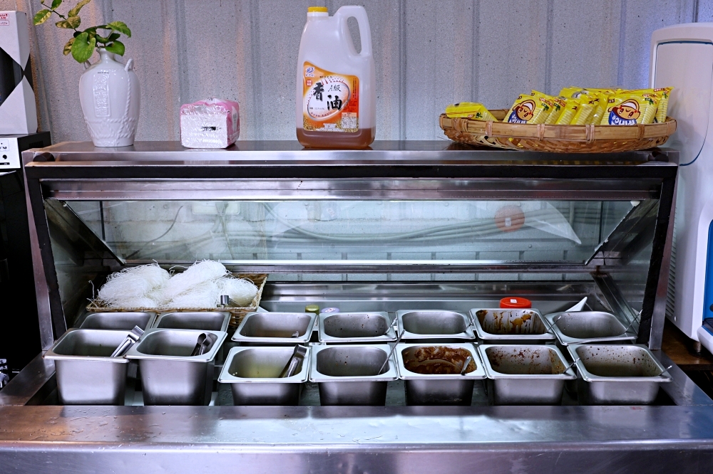 十三涮四川料理 | 重慶老火鍋祖傳湯底香麻不嗆，全台唯一麻辣鐵鍬海鮮，自助吧無限吃