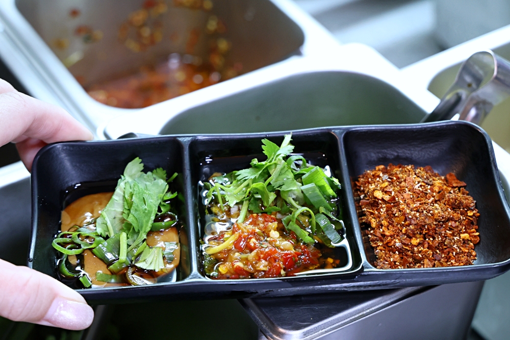 十三涮四川料理 | 重慶老火鍋祖傳湯底香麻不嗆，全台唯一麻辣鐵鍬海鮮，自助吧無限吃