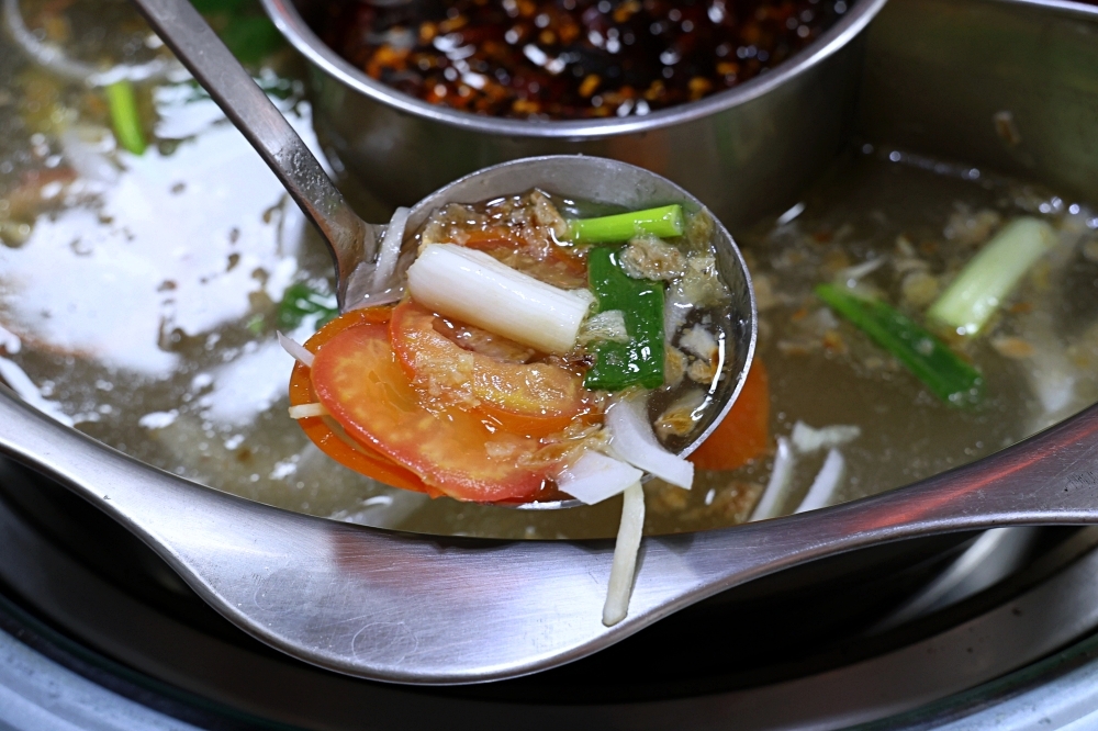 十三涮四川料理 | 重慶老火鍋祖傳湯底香麻不嗆，全台唯一麻辣鐵鍬海鮮，自助吧無限吃