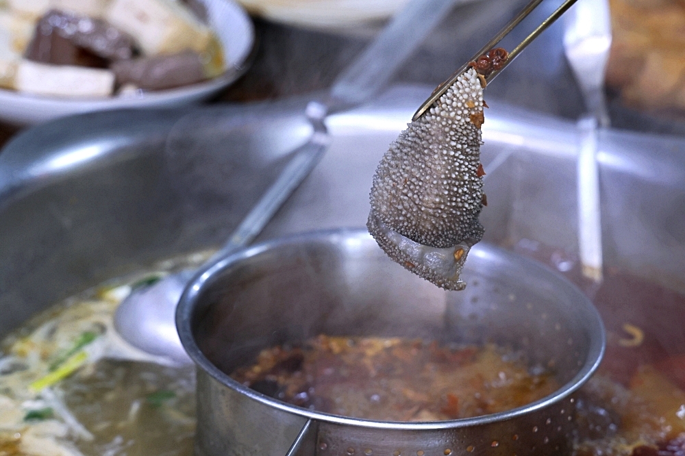 十三涮四川料理 | 重慶老火鍋祖傳湯底香麻不嗆，全台唯一麻辣鐵鍬海鮮，自助吧無限吃