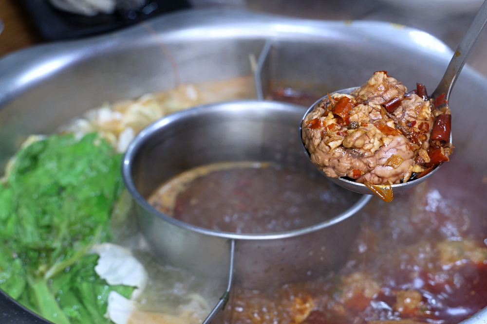 十三涮四川料理 | 重慶老火鍋祖傳湯底香麻不嗆，全台唯一麻辣鐵鍬海鮮，自助吧無限吃