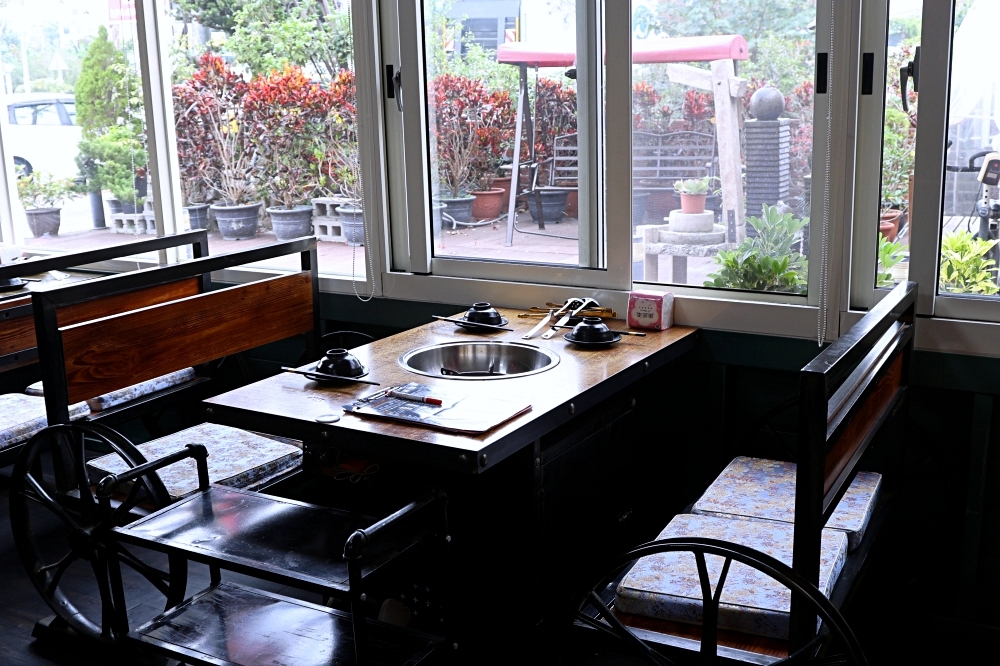 十三涮四川料理 | 重慶老火鍋祖傳湯底香麻不嗆，全台唯一麻辣鐵鍬海鮮，自助吧無限吃