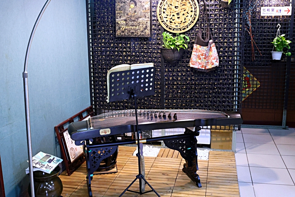 十三涮四川料理 | 重慶老火鍋祖傳湯底香麻不嗆，全台唯一麻辣鐵鍬海鮮，自助吧無限吃